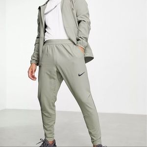 Men’s Nike Training Flex Vent Max Sweatpants in Khaki